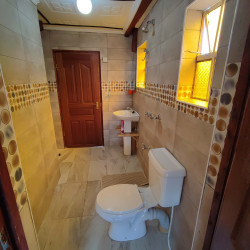 AMPLE COTTAGE BATHROOM SPACES