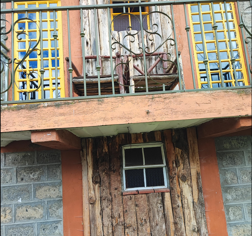 COTTAGE ATTIC BALCONY